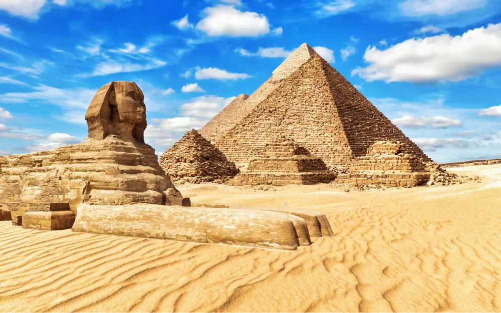 Visit the Pyramids of Giza in Cairo Foreign Destinations