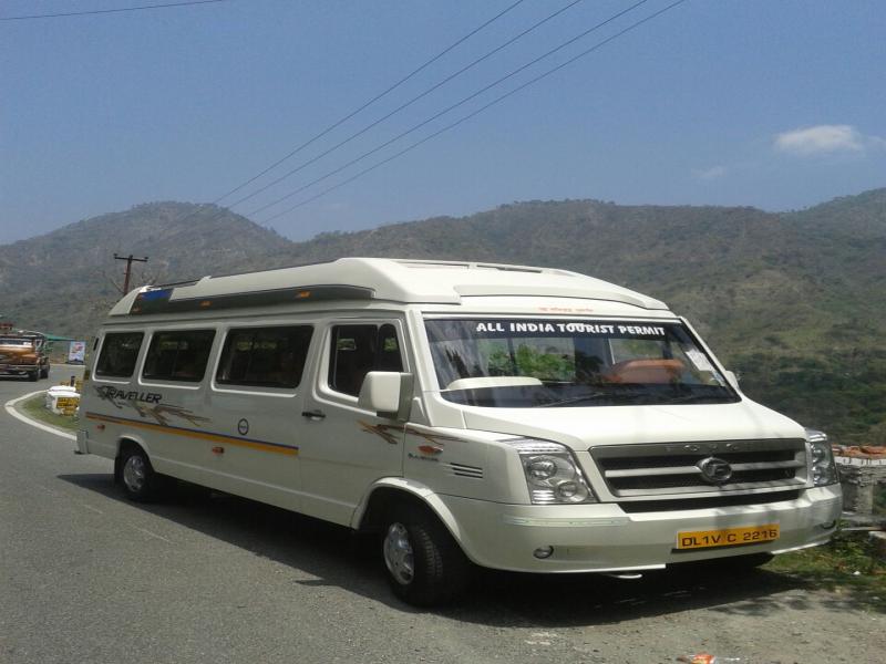 Delhi Luxury Tempo Traveller Picture