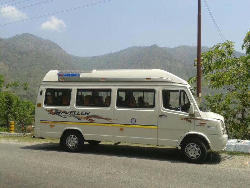 Delhi Luxury Tempo Traveller Images